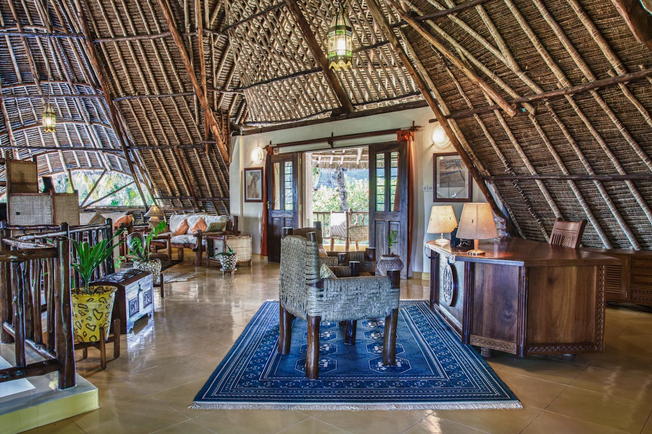 Villa Madagaskar · thatched lounge interior