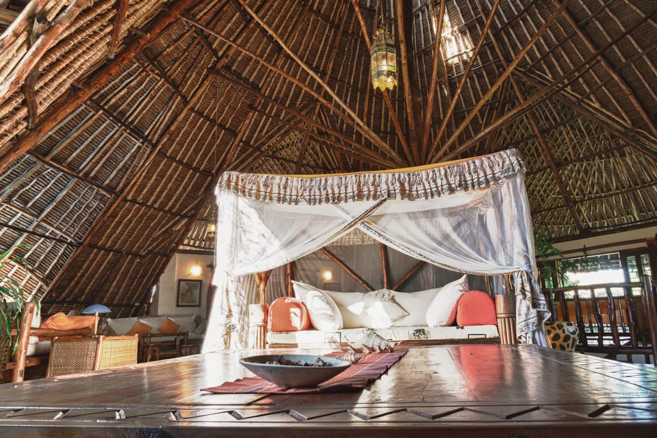 Villa Madagaskar · master suite under Makuti roof