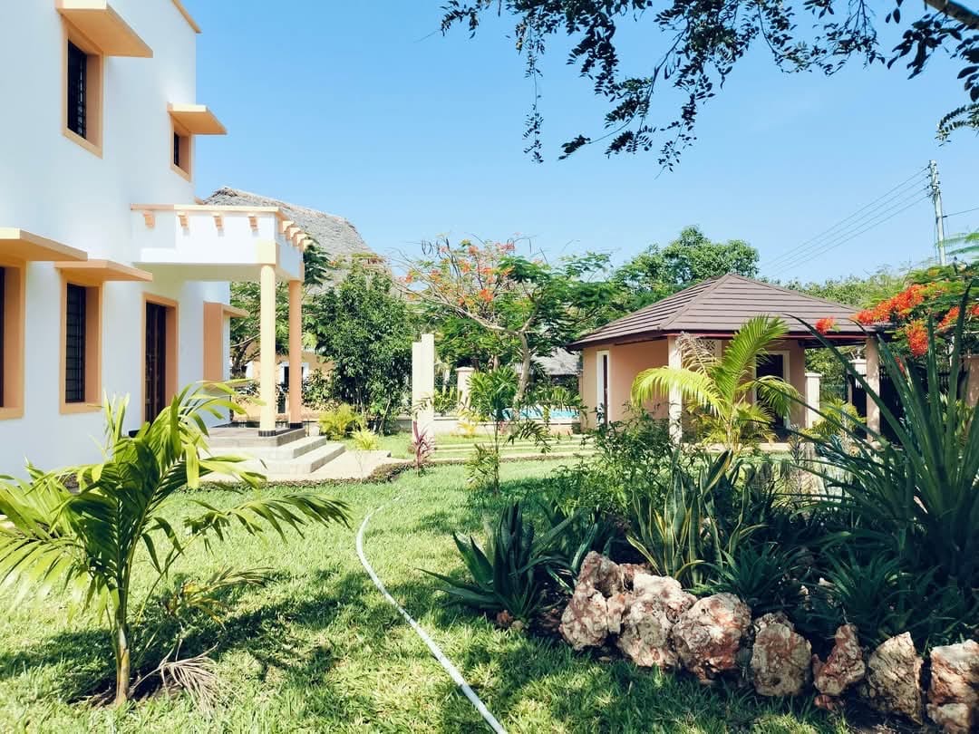 Gartenansicht mit Pavillon