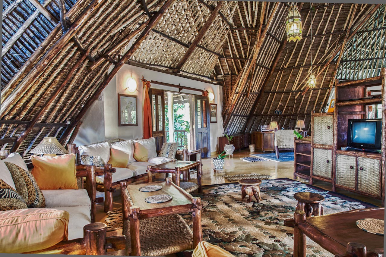 Villa Madagaskar · open thatched living space