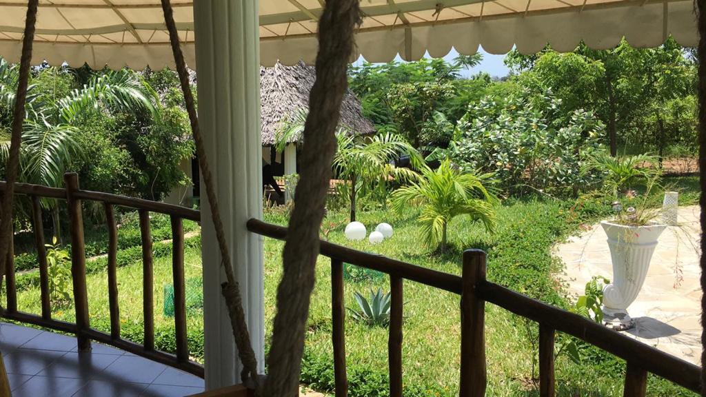 Asili Yetu — gazebo and tropical gardens
